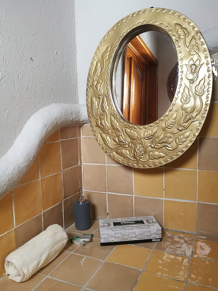 Deluxe Suite, 1 Queen Bed, Non Smoking photo 3