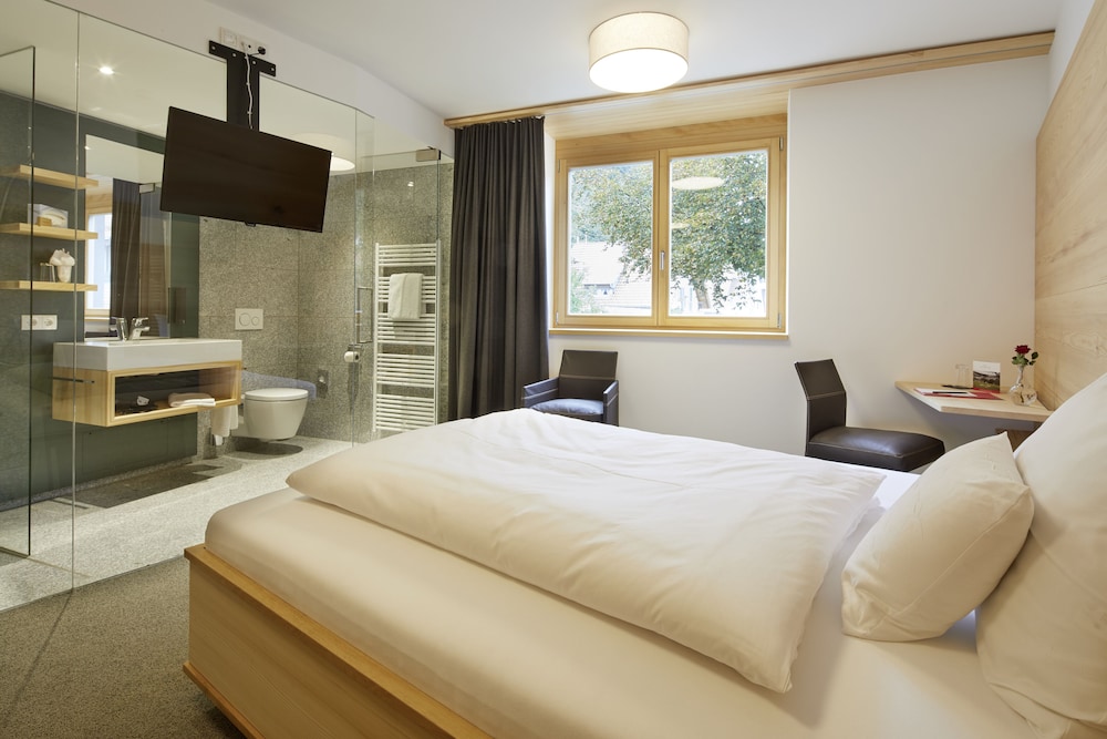 Superior Single Room, 1 Queen Bed, Non Smoking photo 1