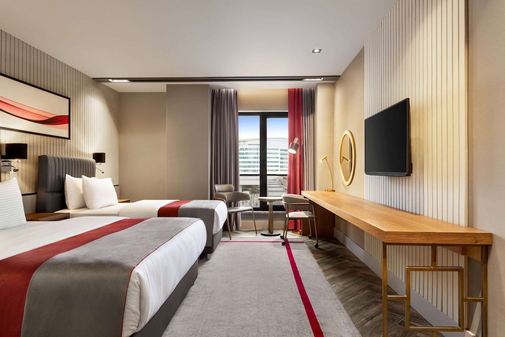 Superior Room, Smoking (1 Queen Bed & 1 Twin Bed) - Photo 5