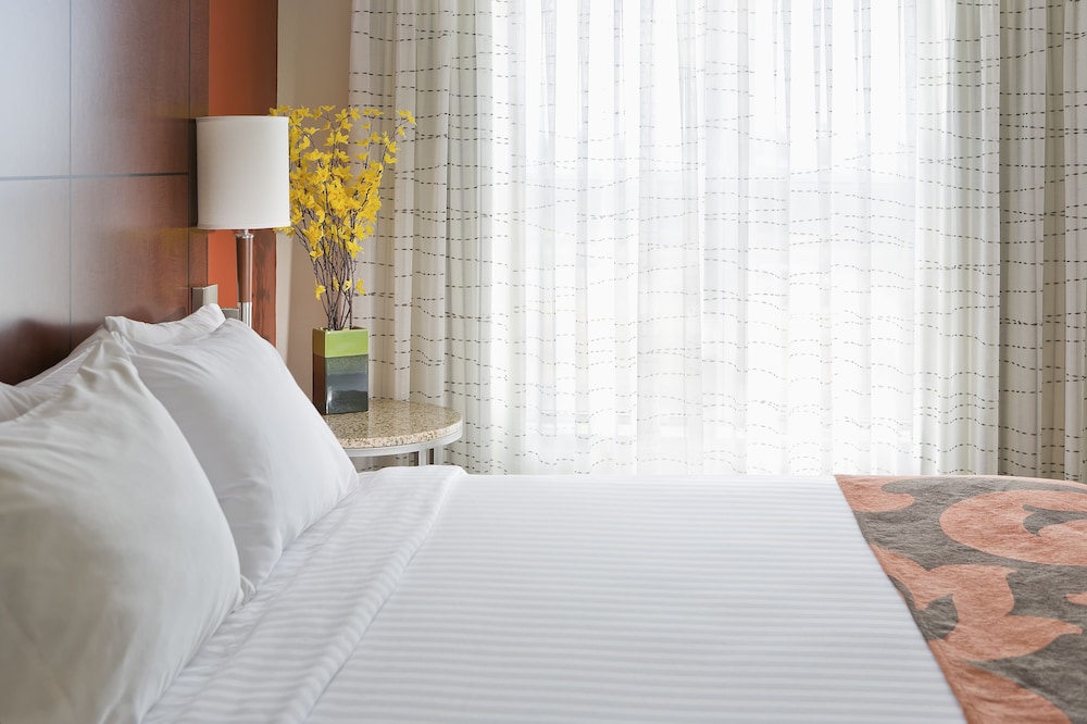 Suite, 1 Bedroom (Mobility/Hearing Accessible, Tub)