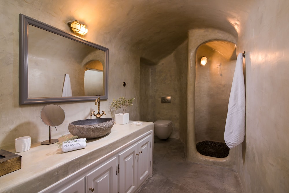 Levanta Cave Suite with Caldera View & Hot Tub - Photo 5