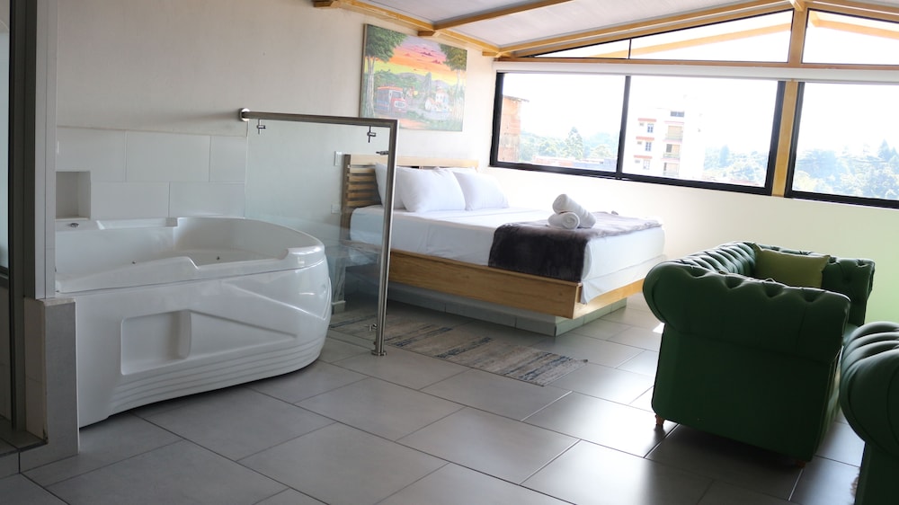 Luxury Suite photo 2