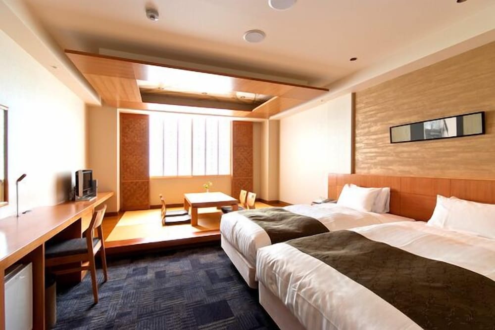 Deluxe Twin Room With Extra Japanese Futon, Smoking photo 2