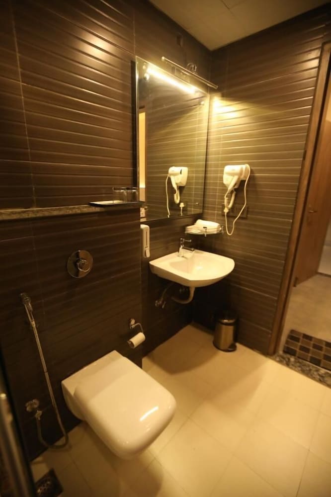 Deluxe Room - Photo 14