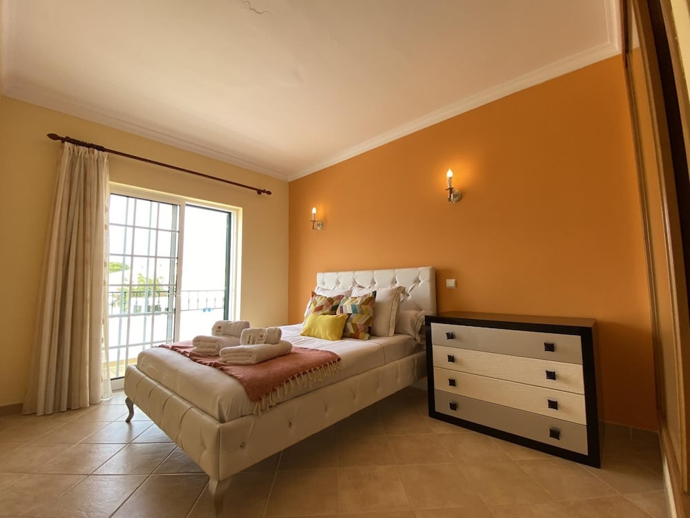 Villa photo 2
