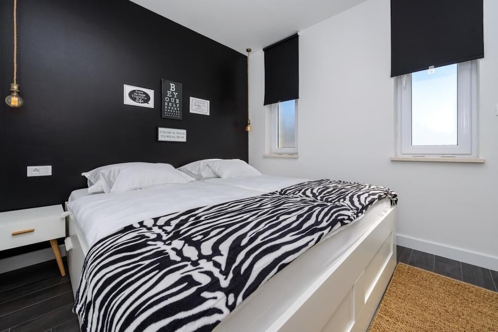 Apartment (1 Bedroom Apt With Terrace N Sea View) photo 1