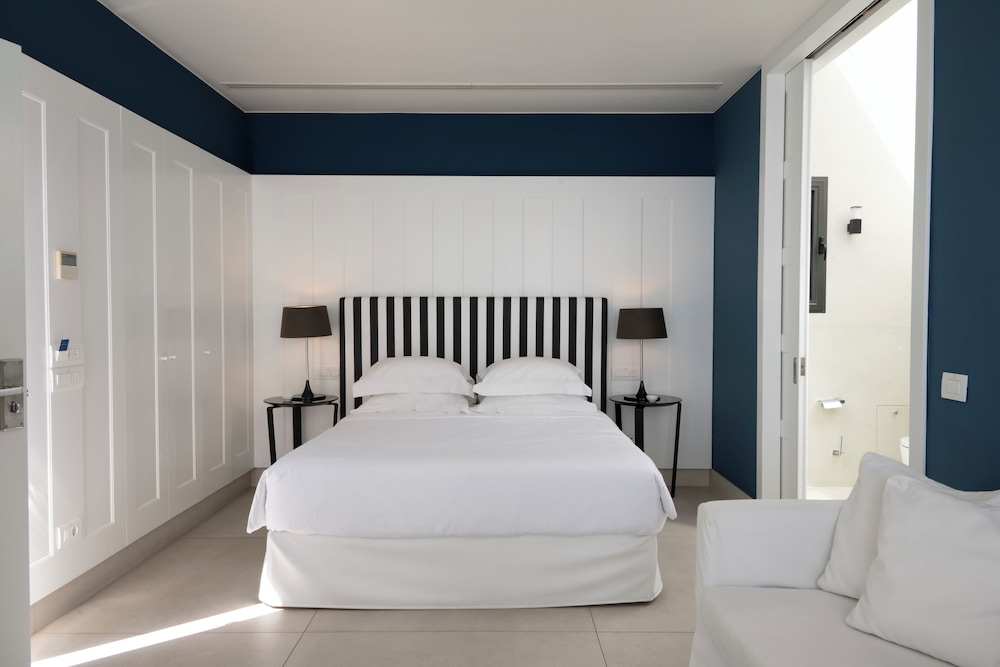 Superior Suite, Private Pool, Sea View (Private Massage Room) photo 2