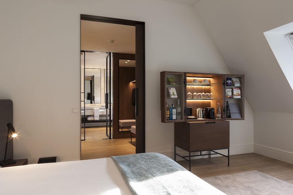 Deluxe Room (Parking Included)