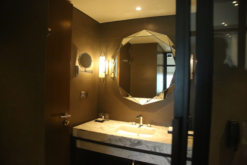 Executive Room, 1 King Bed photo 3
