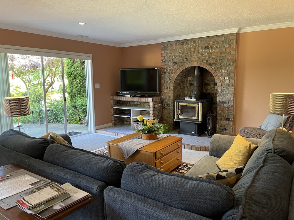 Premium Suite, 2 Bedrooms, Fireplace, Garden View photo 3