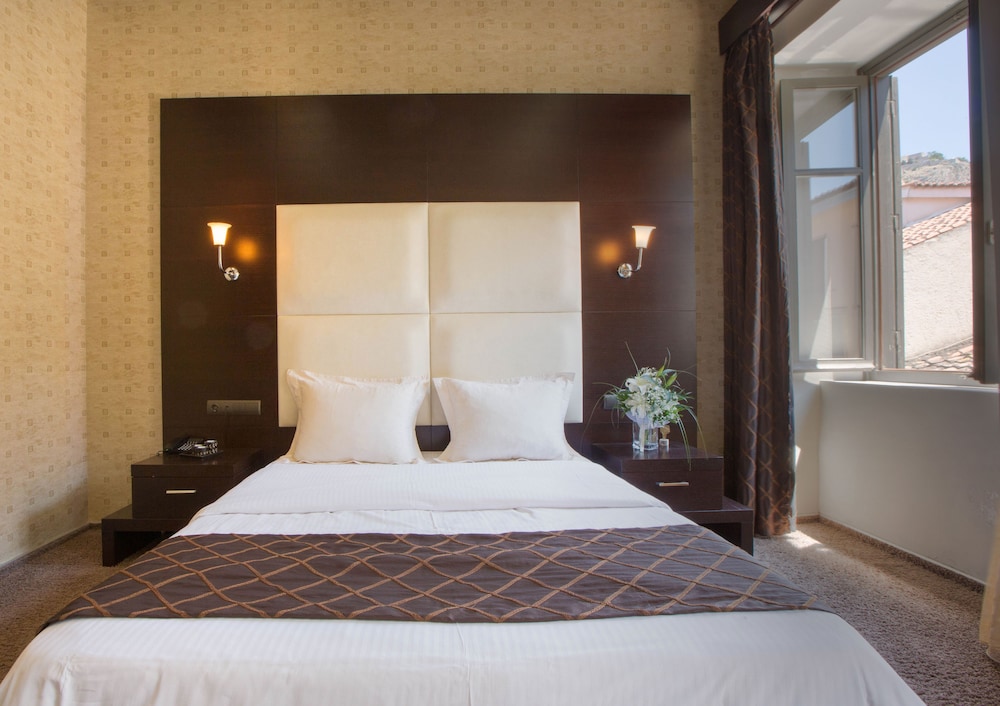 Suite, City View
