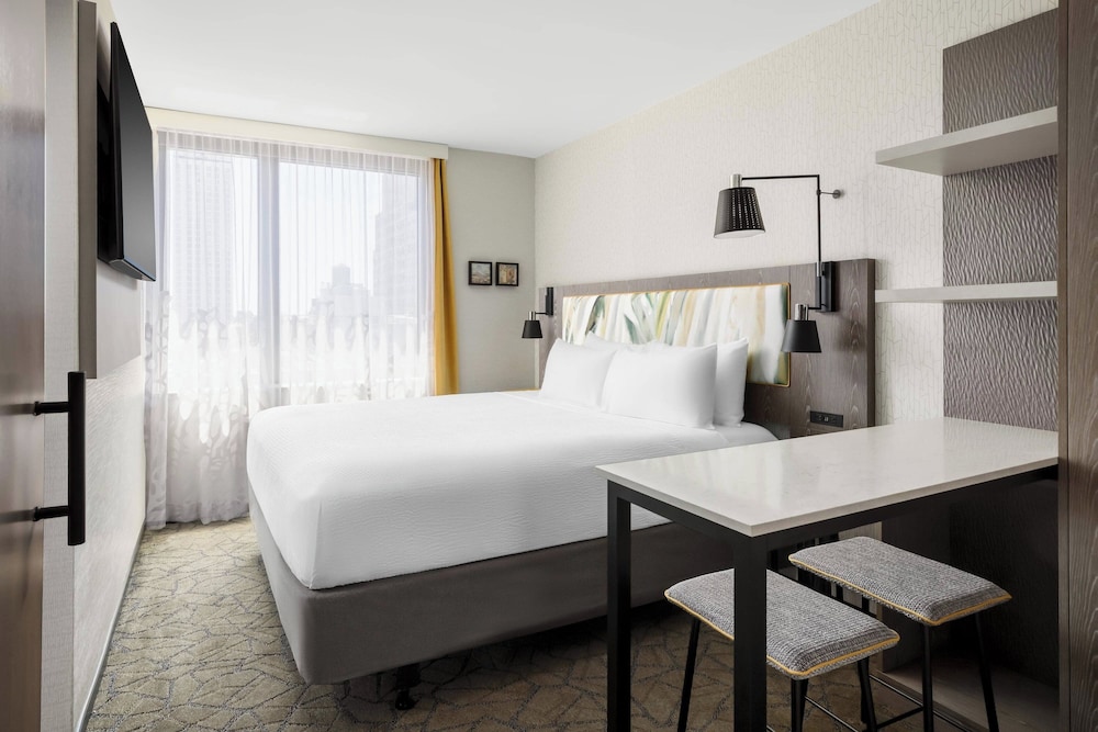 Studio, 1 King Bed, Kitchenette thumbnail 6