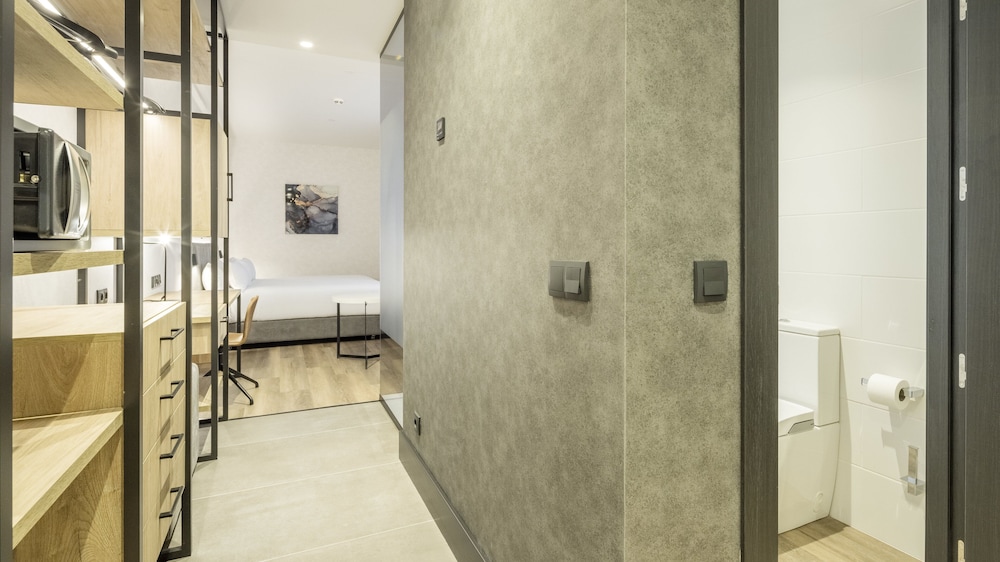 Junior Suite, City View - Photo 3