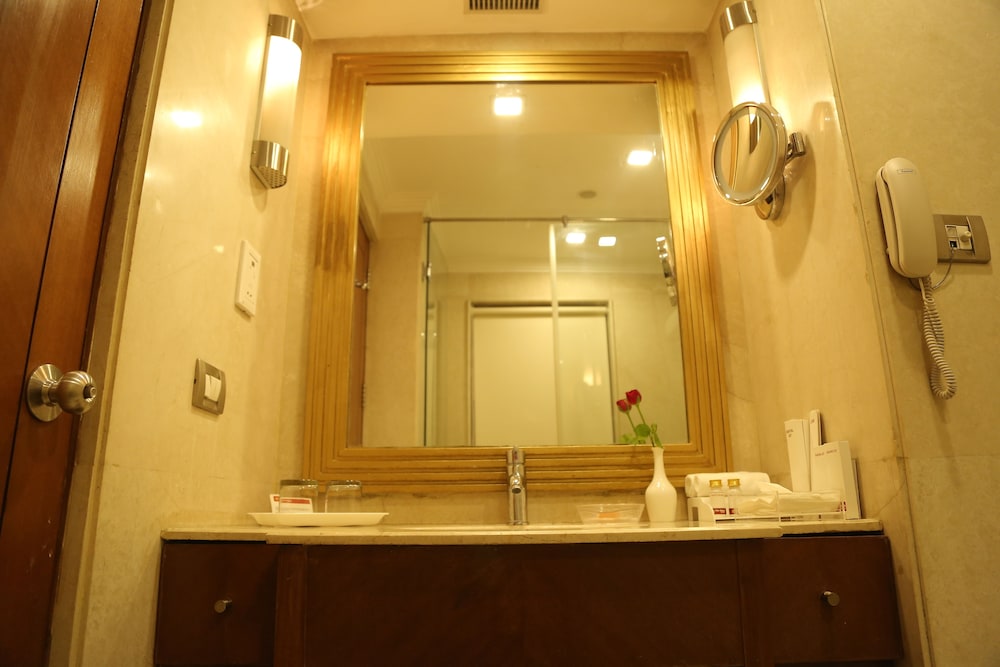 Deluxe Room - Photo 6