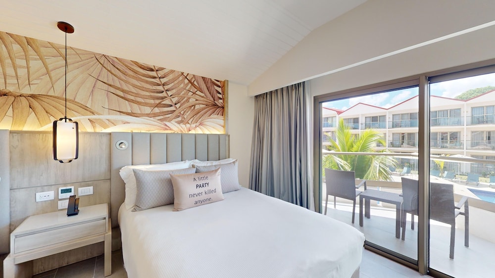 Luxury Pool View Room