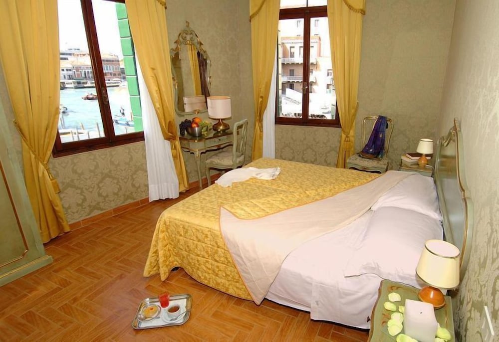Standard Double or Twin Room, Canal View photo 1