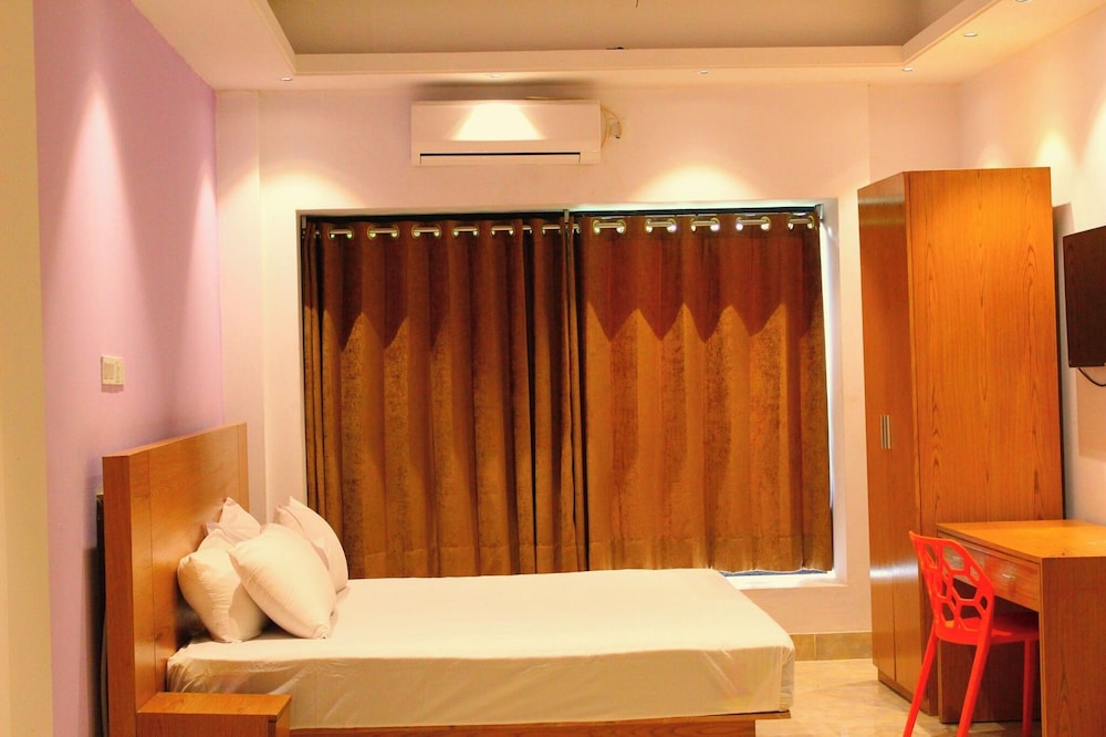Economy Double Room, Balcony, Garden View