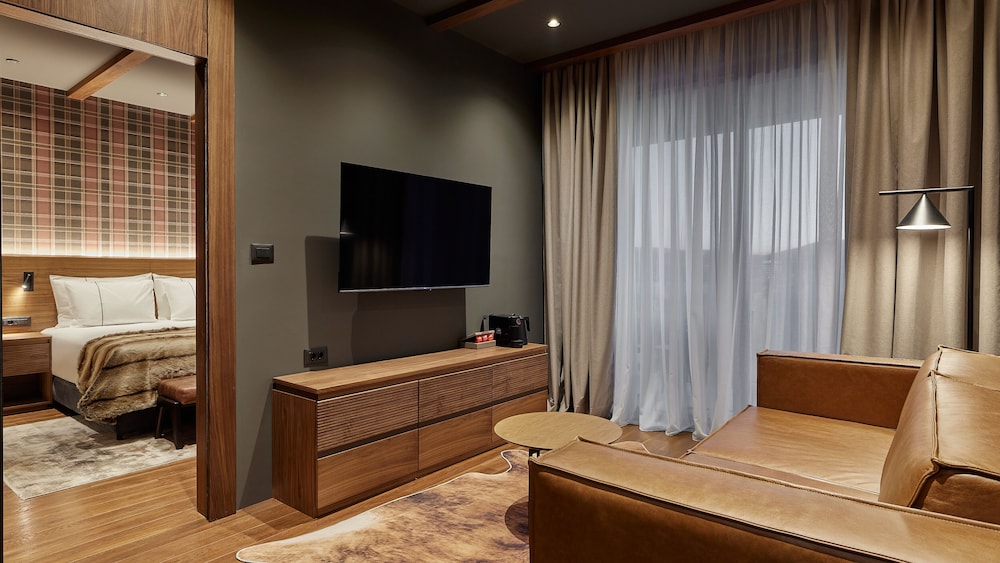 Executive Suite, 2 Bedrooms, Terrace - Photo 1