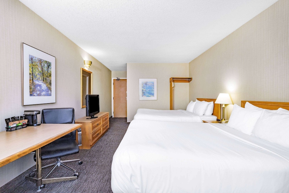 Room, 2 Queen Beds, Non Smoking - Photo 4