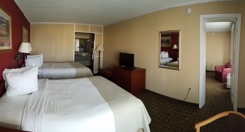 Suite, 2 Double Beds, Non Smoking photo 3