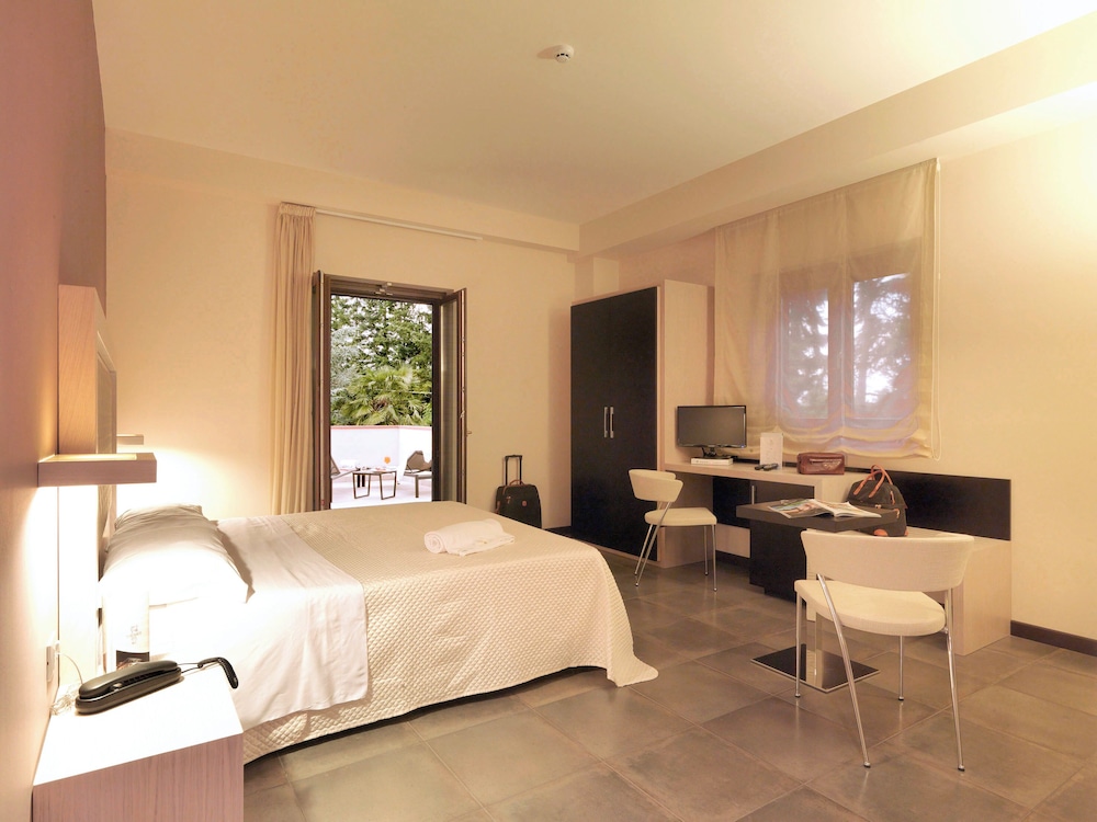 Classic Double or Twin Room, Terrace