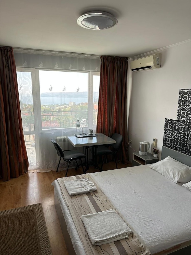 Deluxe Double or Twin Room photo 1