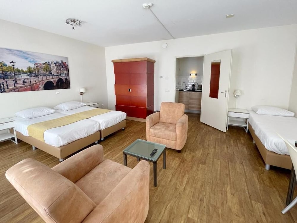 Triple Room, 3 Twin Beds photo 1