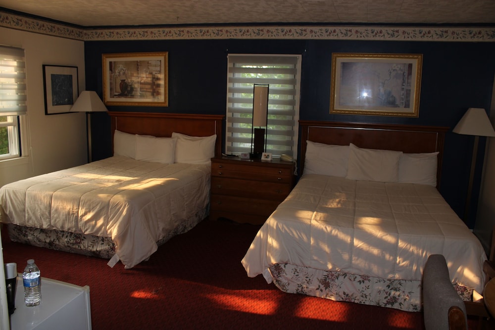 Standard Room, 2 Queen Beds photo 3
