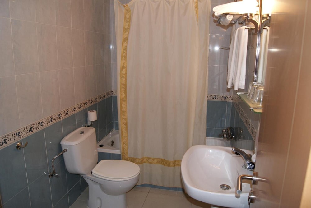 Standard Quadruple Room - Photo 7