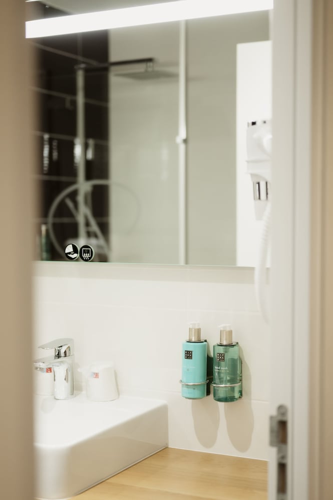 Suite, 1 Bedroom - Photo 6