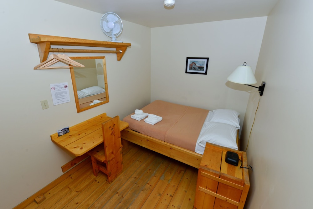 Double Room (Shared Bathroom) photo 1