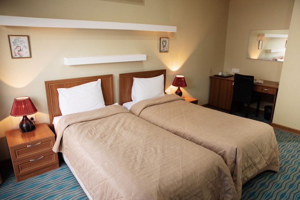 Standard Twin Room - Photo 2