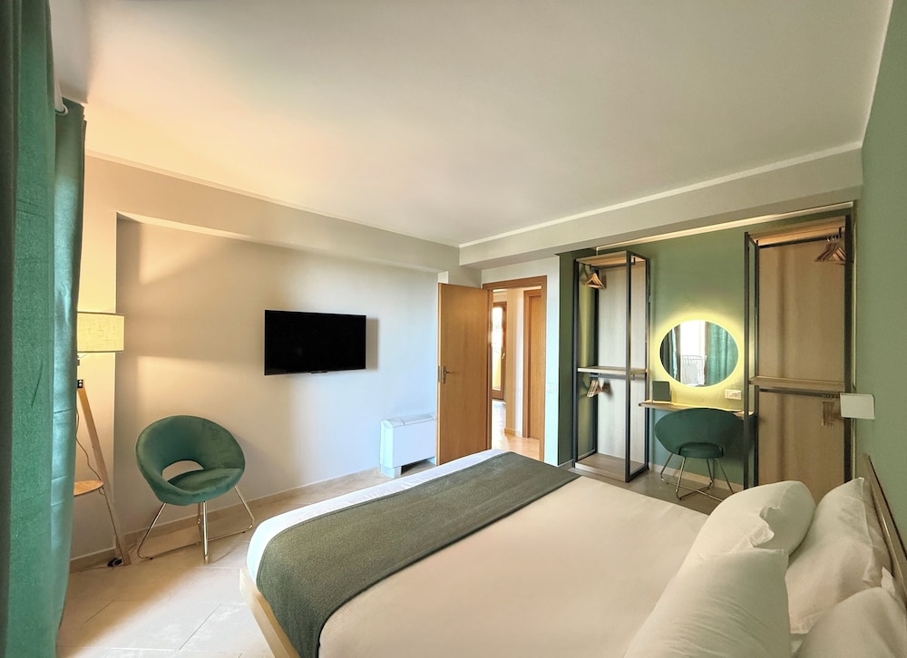 Panoramic Suite, Sea View - Photo 4