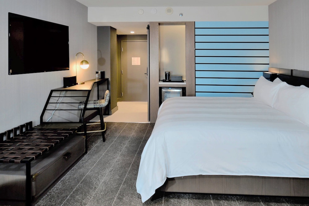 Room, 1 King Bed photo 2