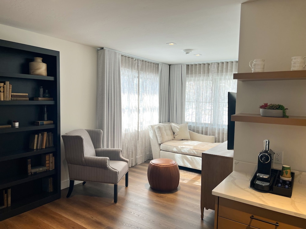 Suite, 2 Queen Beds (Premium Two Queen Suite)