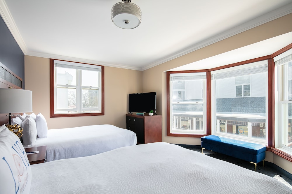 Main Street Guest Room Two Queens - Waterfront Collection photo 1