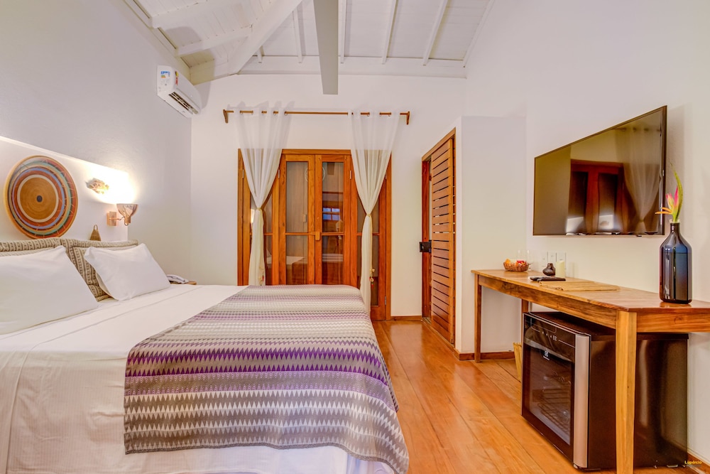 Deluxe Suite, Pool View photo 2