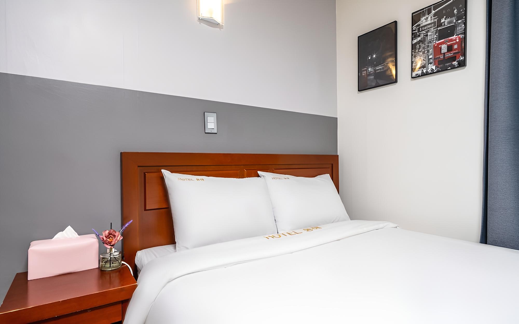 Room (Standard Room) - Photo 15