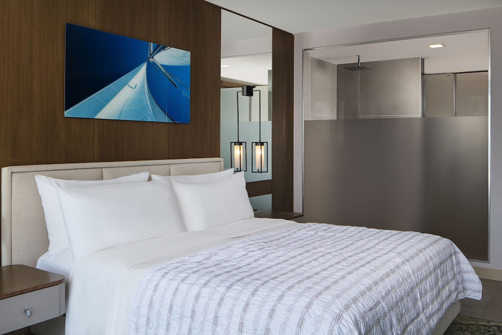 Junior Suite, 1 King Bed, Sea View (Balcony)