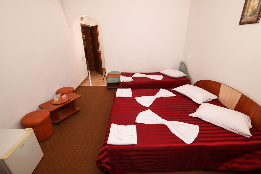 Economy Triple Room, Mountain View photo 1