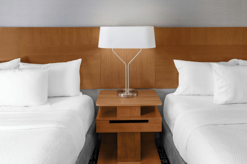 Room, 2 Queen Beds (Mobility Accessible, Roll-In Shower)