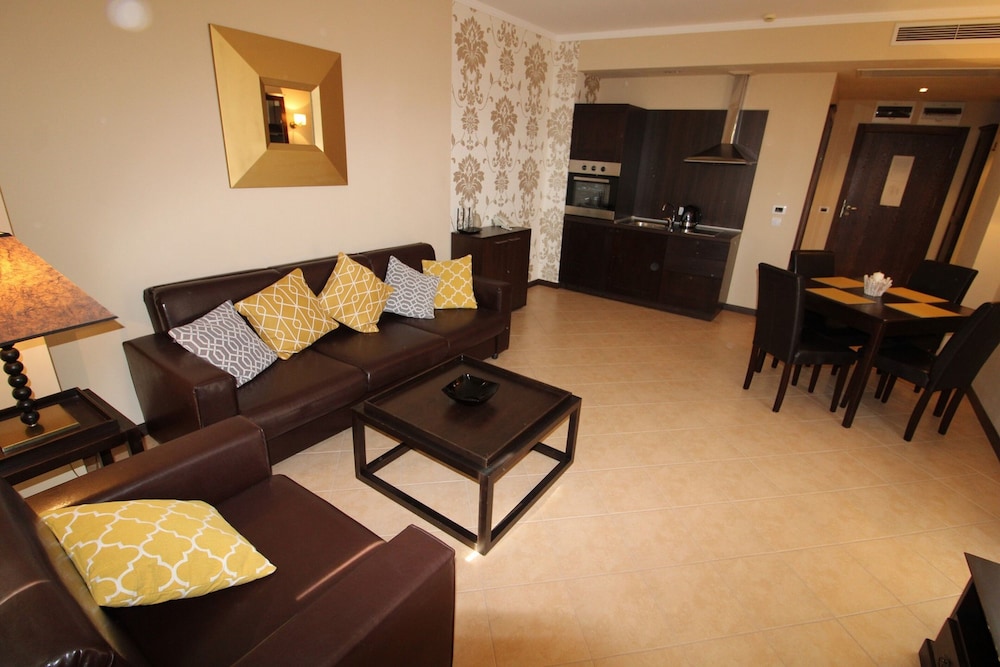 Classic Apartment, Partial Sea View