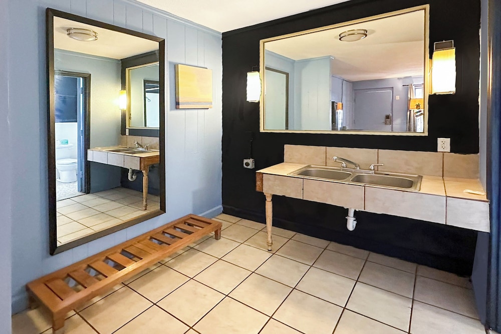 Family Room, 2 Double Beds - Photo 6