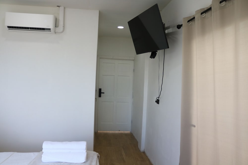 Double Room, 1 King Bed, Balcony photo 2