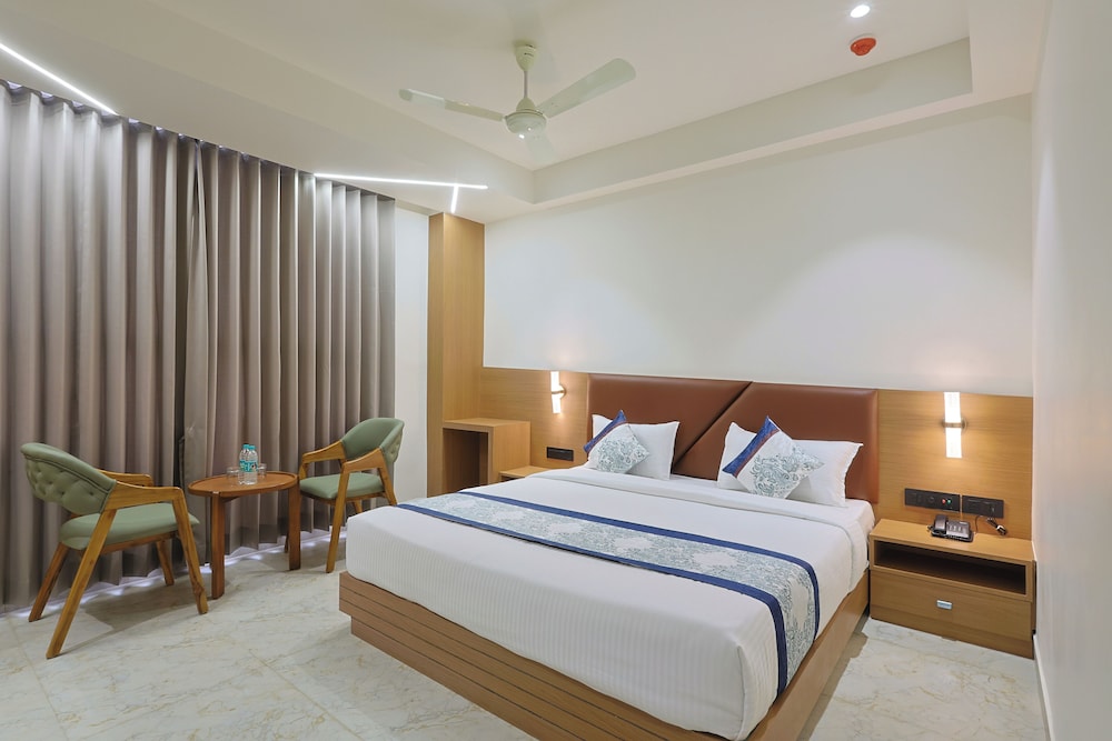 Superior Double Room, City View