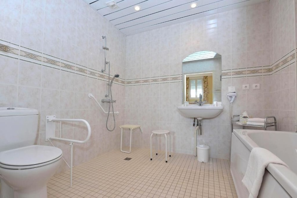 Superior Twin Room, Accessible, Ensuite (Supérieure PMR) photo 2