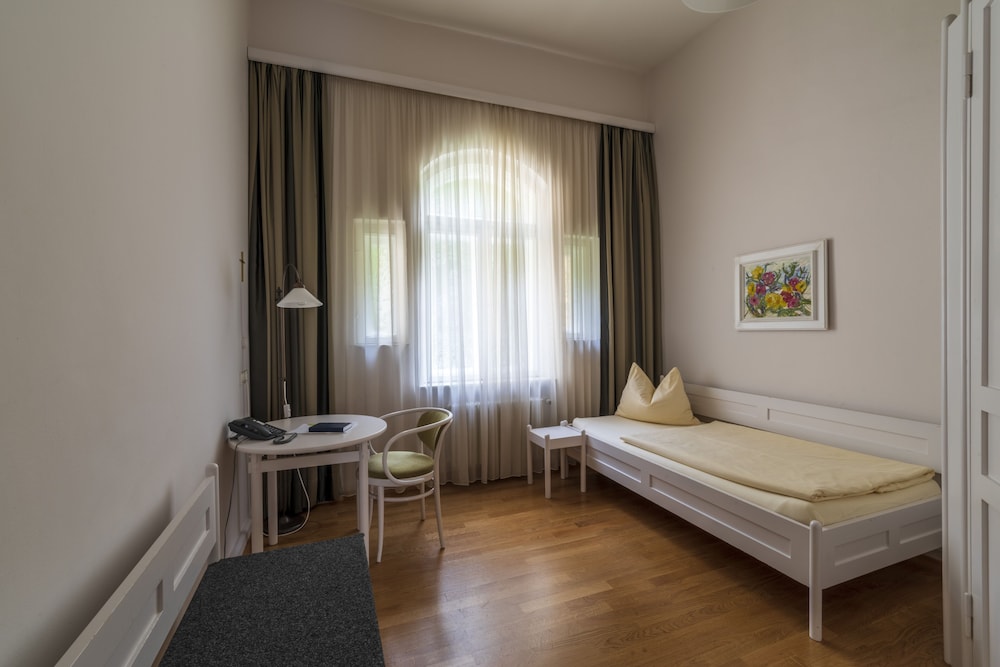 Single Room photo 2