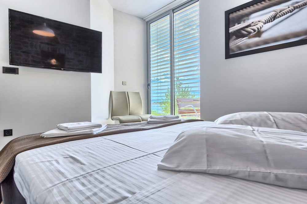 Beachfront Villa New Horizons I