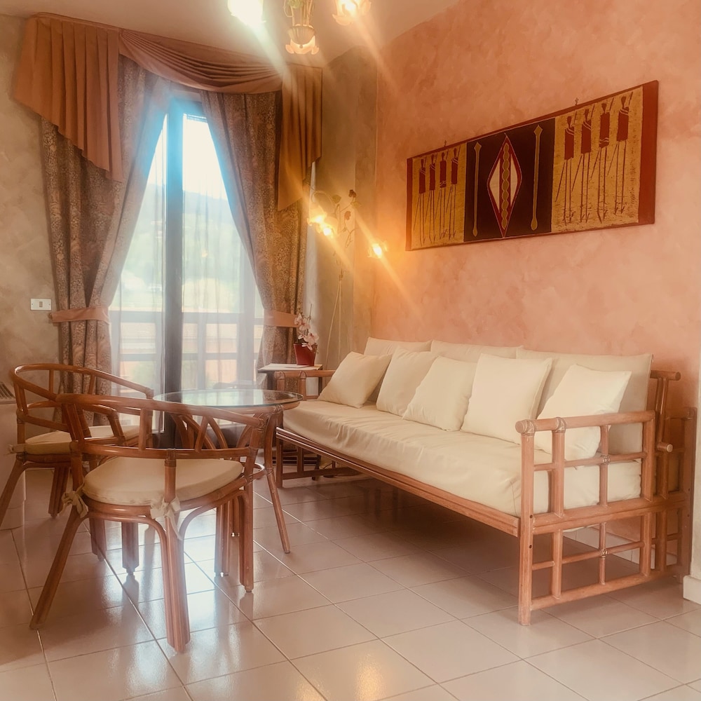 Family Suite, 2 Bedrooms, Private Bathroom, Poolside