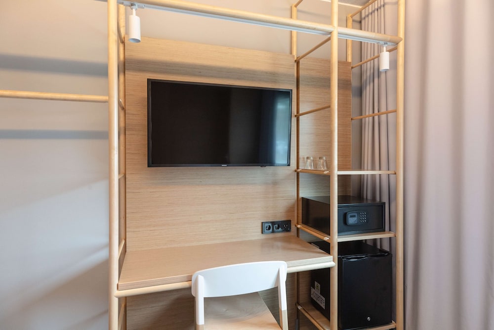 Standard Room, Multiple Beds - Photo 2